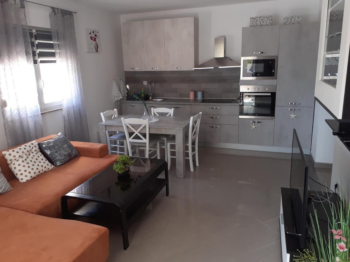 Apartman Nada Apartment ลิทซ์ยัน ภายนอก รูปภาพ